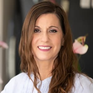 שירלי קליין. התמחות: מטפל זוגי ומשפחתי, סקסולוג, פסיכותרפיסט