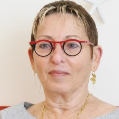 דליה גונן. התמחות: מטפל זוגי ומשפחתי, פסיכותרפיסט