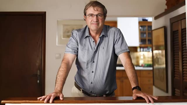 הסמכות החדשה – הגישה של פרופ' חיים עומר