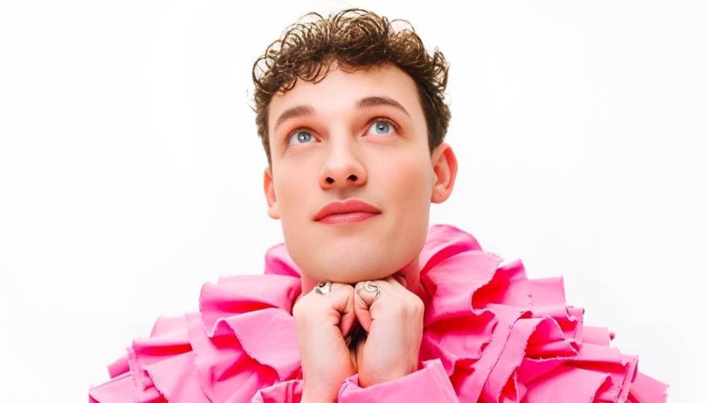 זהות א בינארית