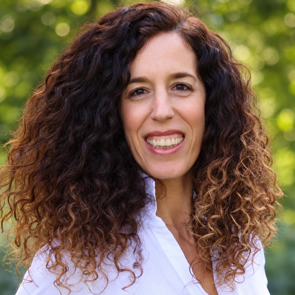 עידית נצח מטפלת זוגית ומשפחתית מוסמכת ופסיכותרפיסטית בתל אביב